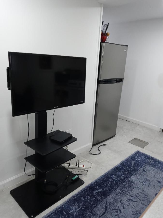 شقة "Cozy Basement Retreat Just 40 Minutes To Nyc!" إيرفينغتون المظهر الخارجي الصورة
